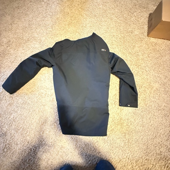 Mountain Hardwear Men's Black Raincoat - Picture 2 of 5